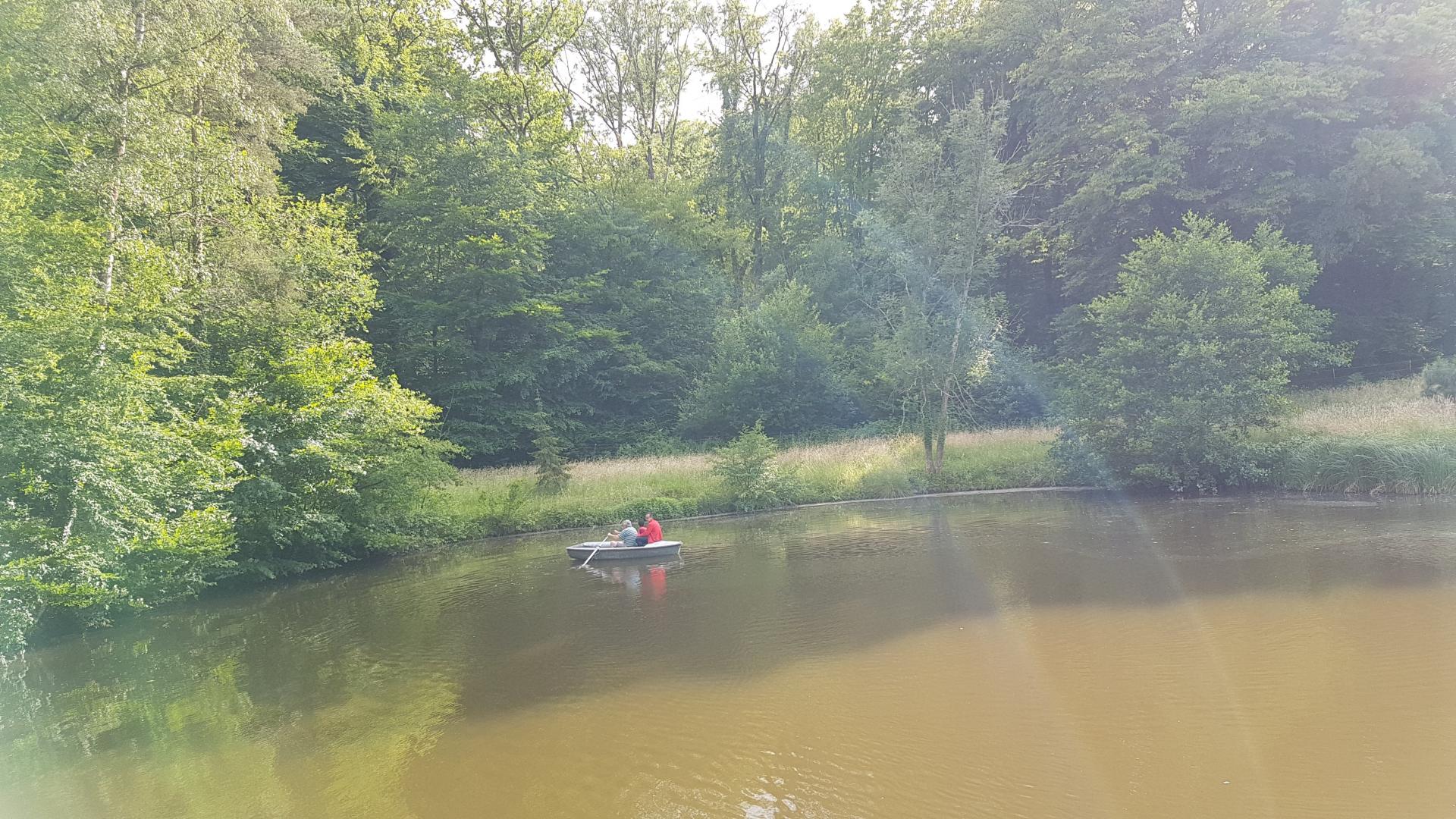 Barque sur l'étang du gîte